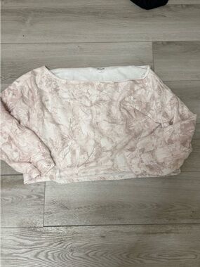 BRAND NEW NEVER WORN! Hollister Cropped Camo Off Shoulder Sweatshirt